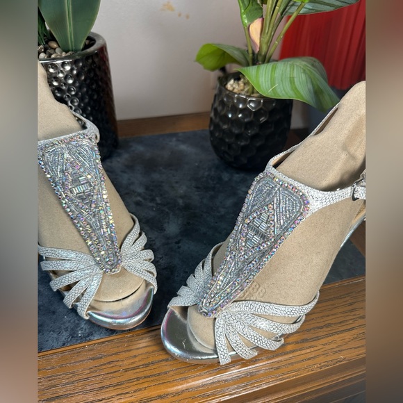 Antonio Melani silver diamond leather high heels size 10 - Picture 6 of 17